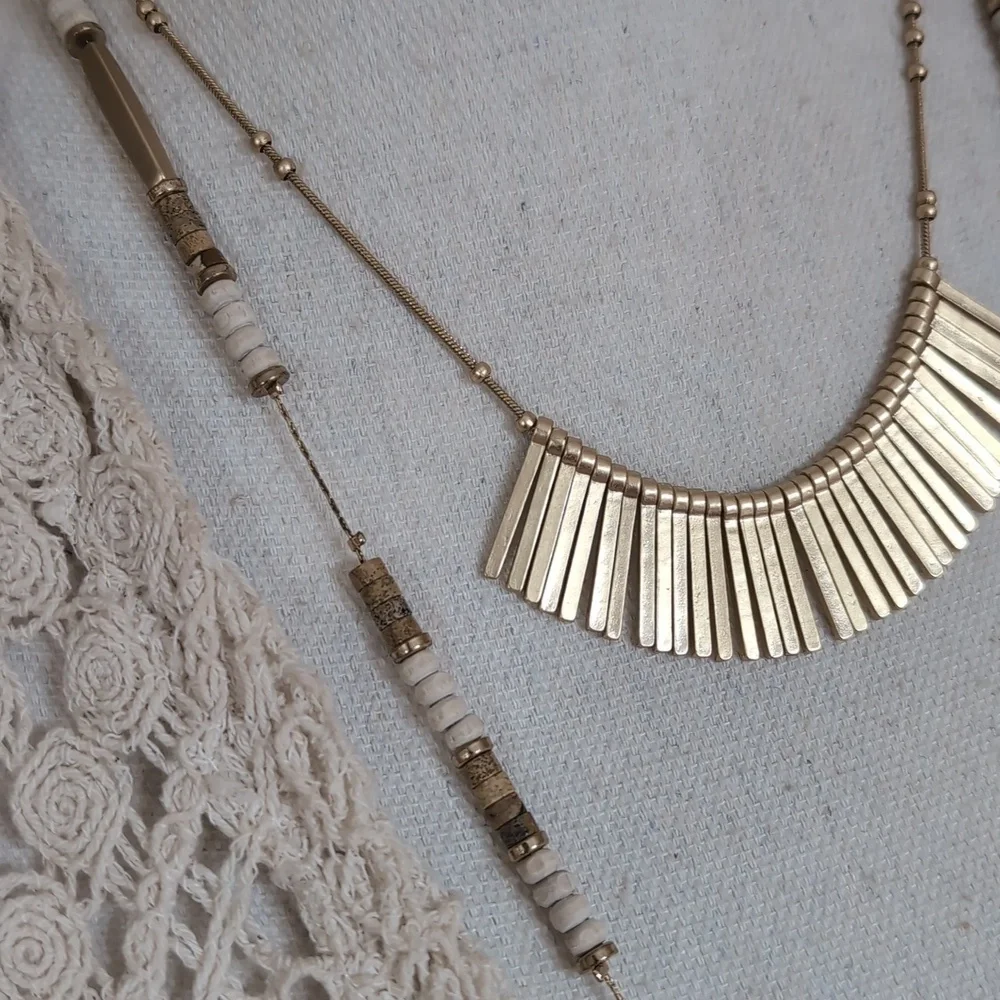 CHICO'S 2 in 1 Goldtone & Wooden Bead Necklace Set - Neutral Colors! NWOT - Picture 3 of 11